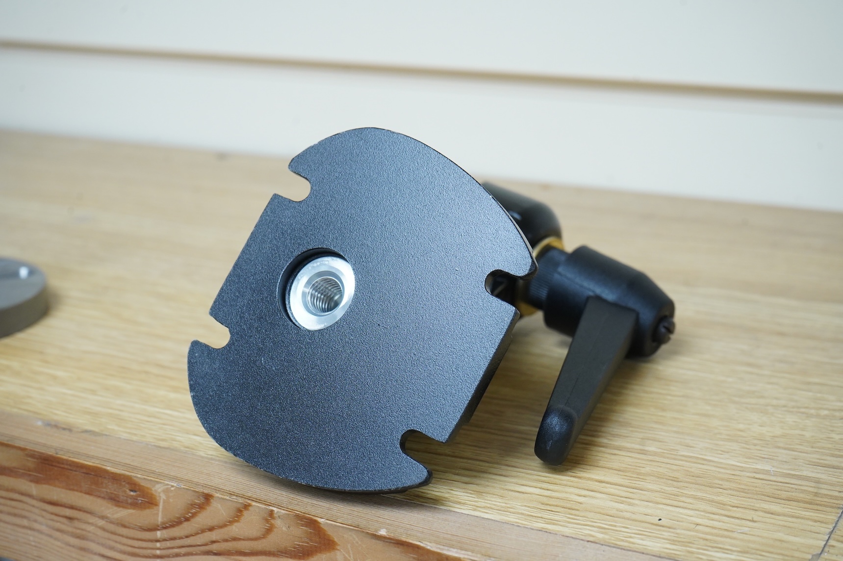 A boxed Veritas Tools wood carver’s vise (vice), (05G20.01) with paperwork